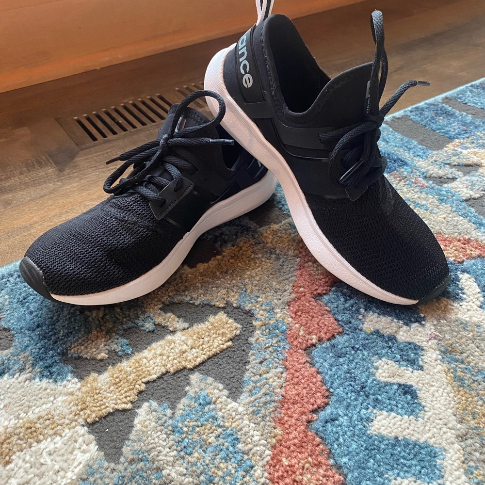 Womens New Balance comfort insert revlite shoes. Size 6.5.